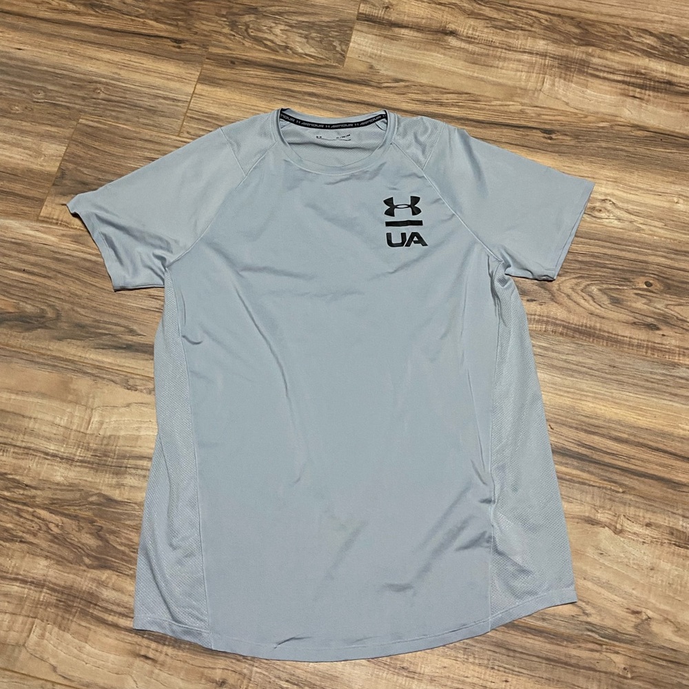 UA Athletic T-Shirt. Size XL (Fitted). Gray